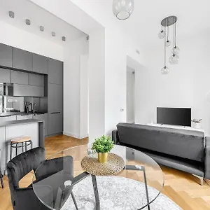 Luxury In The Center Apartment